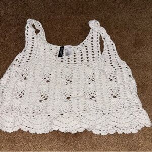 2/$30 Divided by H&M Cropped Crochet Scalloped Edges White Crochet Tank Top  M
